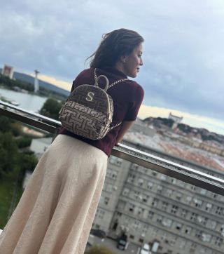 S hlavou plnou plánov, nohami pevne na zemi. Značka SORENA je symbol elegancie, slobody a návratu do rytmu mesta, ktoré ťa...